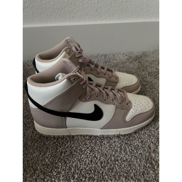 Athletic_Shoes